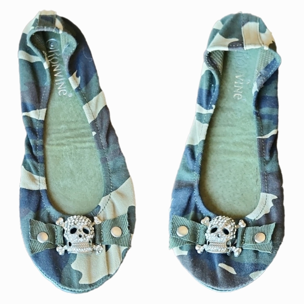 KONVINE camouflage skulls ballet flats size small (6-6.5)